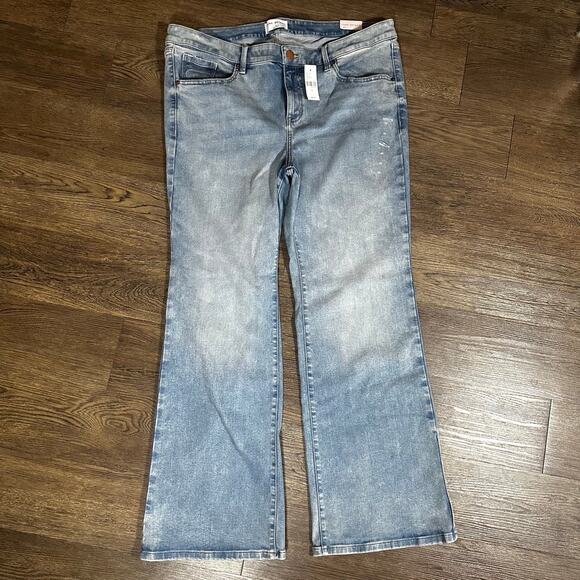 NWT LANE BRYANT Signature Fit Boot Cut MidRise Jeans sz 20 - Picture 1 of 9